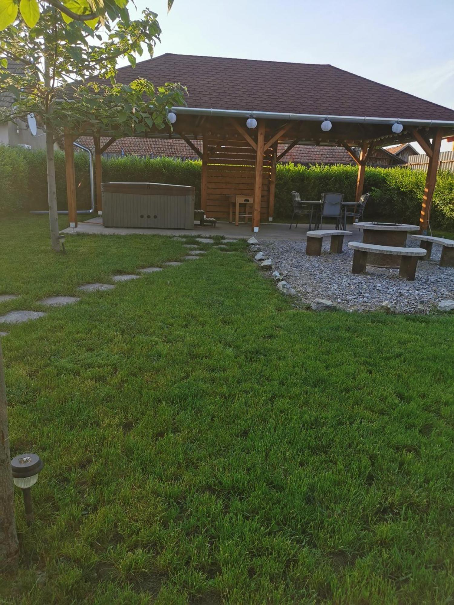 Zso-Ze Apartman ทิสซาฟือแรด ภายนอก รูปภาพ