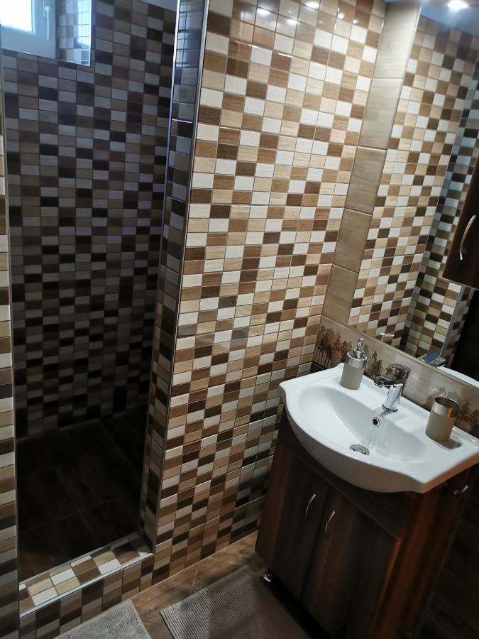 Zso-Ze Apartman ทิสซาฟือแรด ภายนอก รูปภาพ